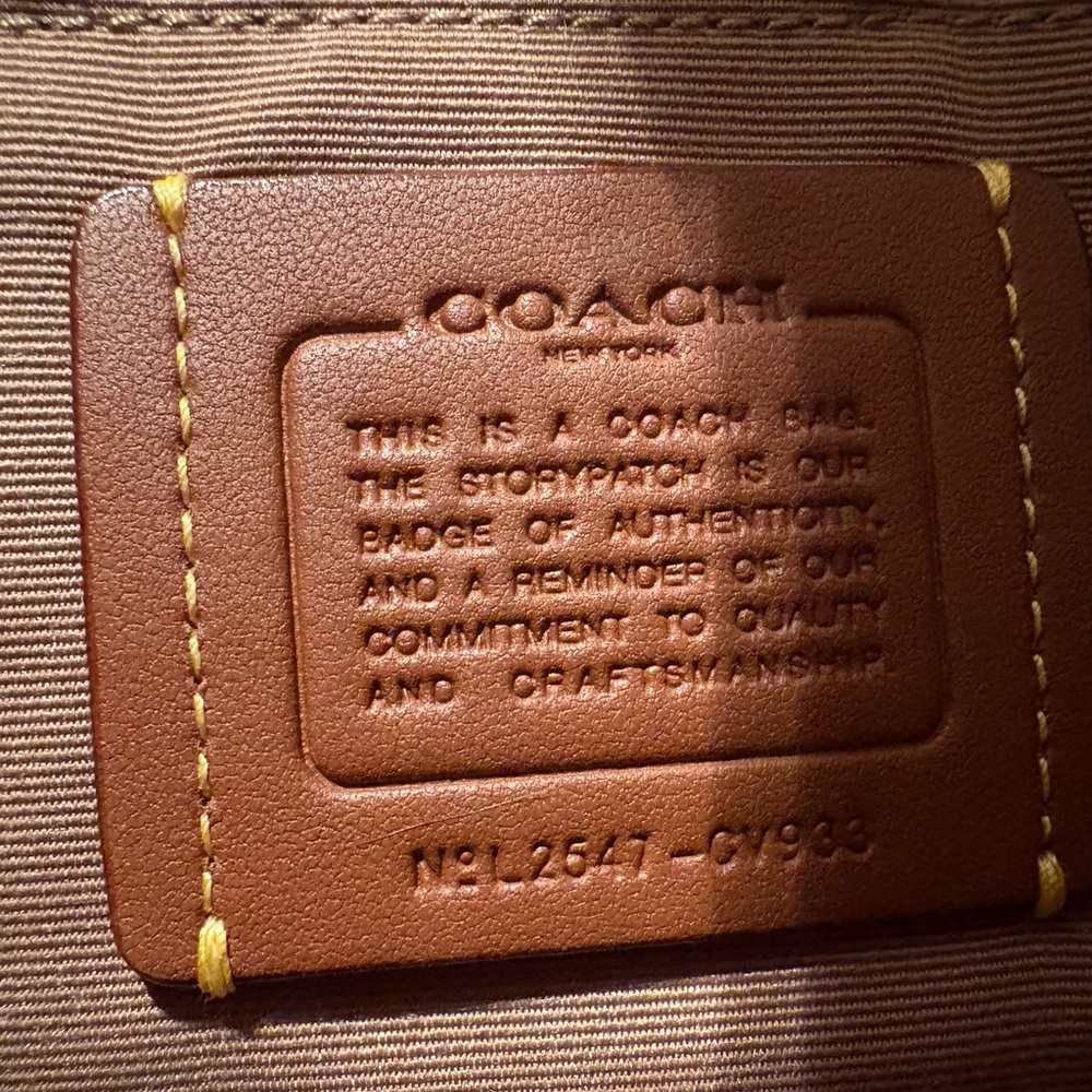 Coach Tan/Brown Signature Jacquard Shoulder Bag with Gold Chain - Picture 4 of 4